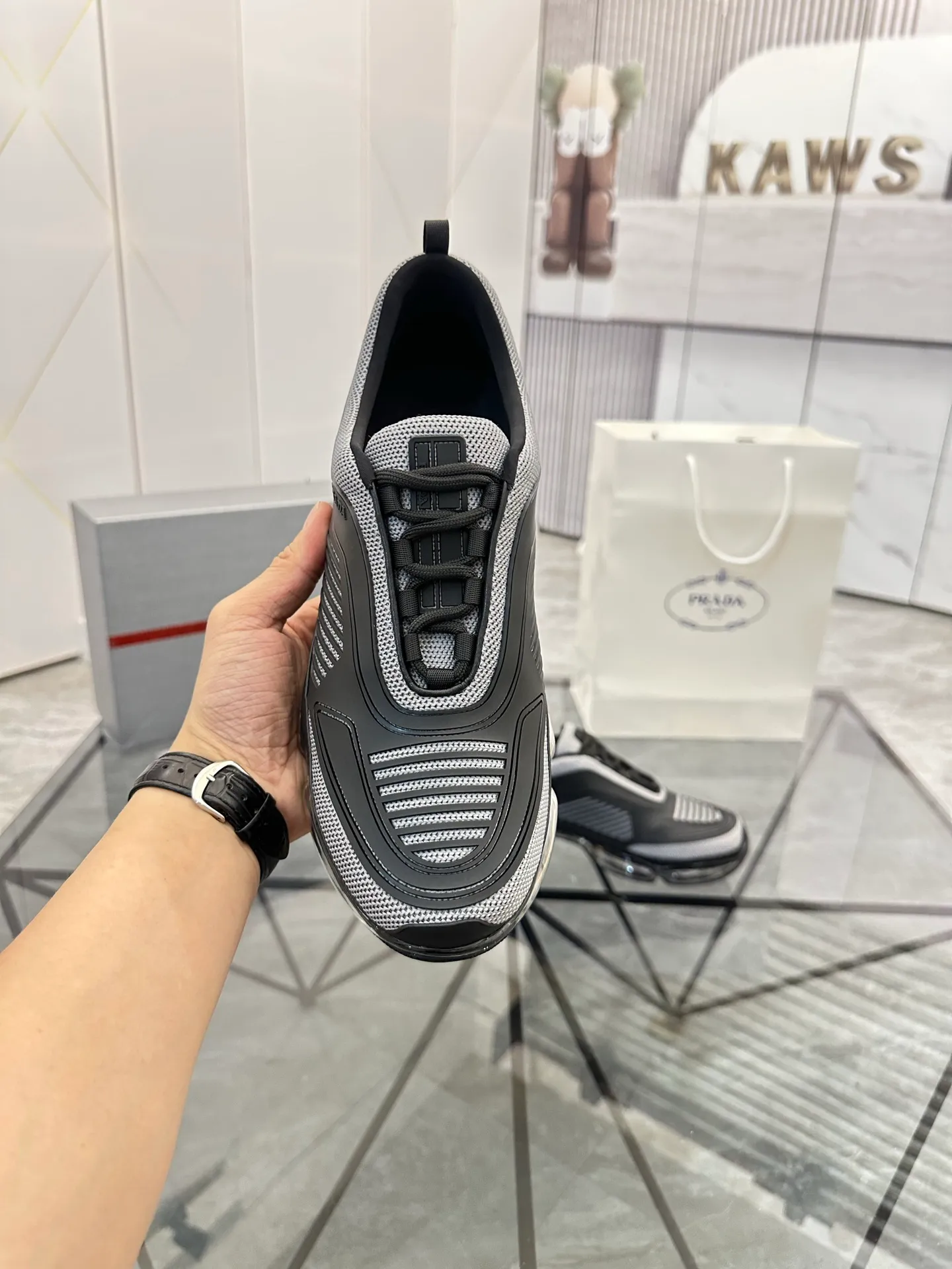 Men's shoes for sale 💰: 💰P660¥ High-end top quality Product trademark: Prada *"Prada*" low-top casual shoes Regular size: 38-45 (can be customized to 46) Product materials: Upper imported from the counter original material, breathable lining, cowhide foot pads, original air cushion outsole. No.: 001
